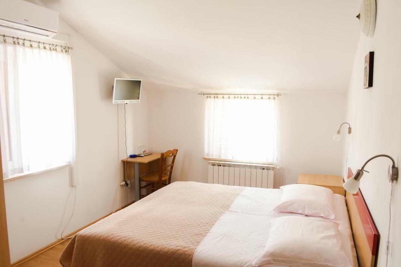 Rooms Ljubica Cres Exterior photo